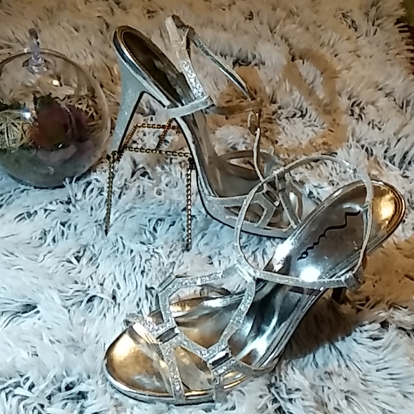 Heels - Picture 1 of 3